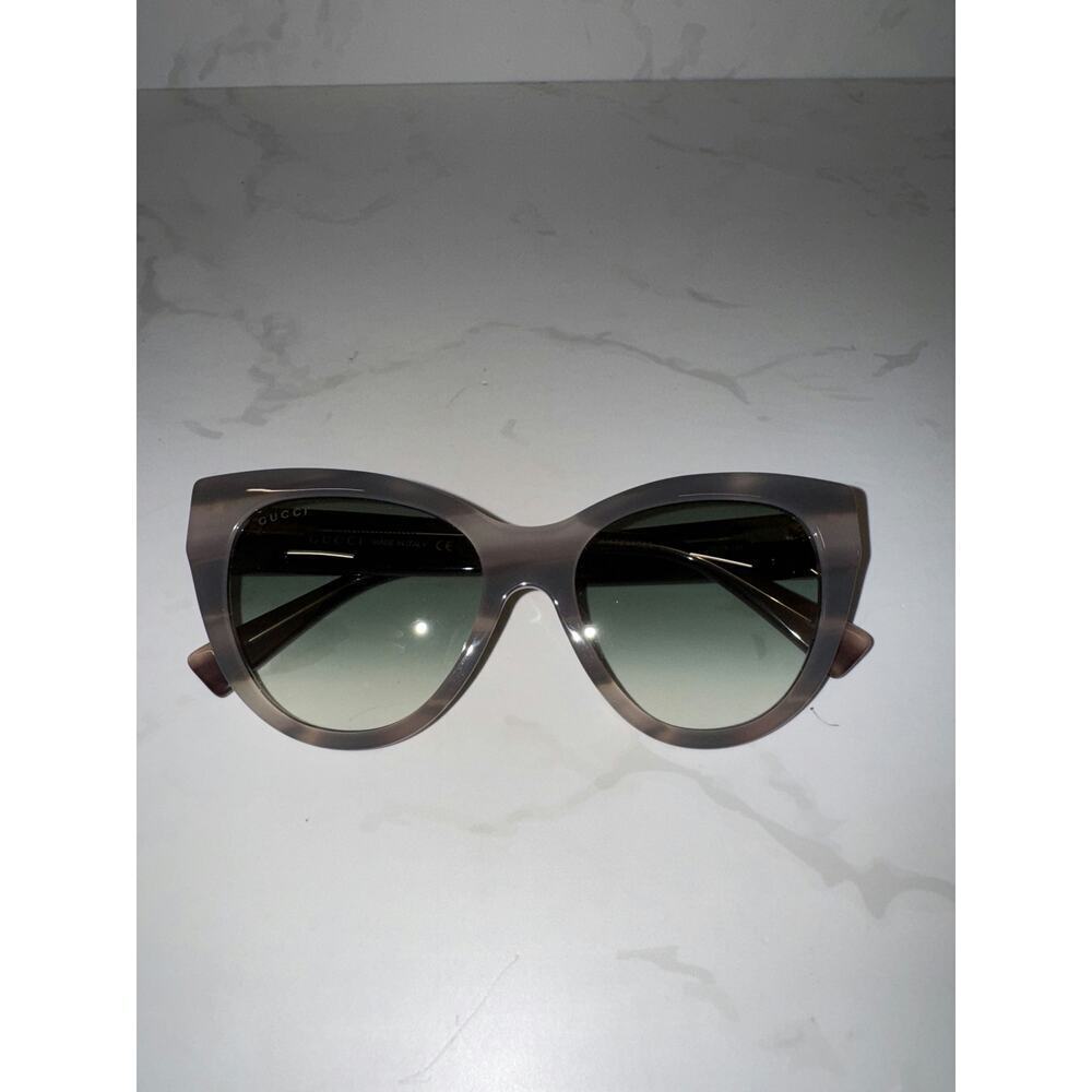 Gucci 53mm Cat Eye Sunglasses - Excellent Condition - Picture 6 of 6